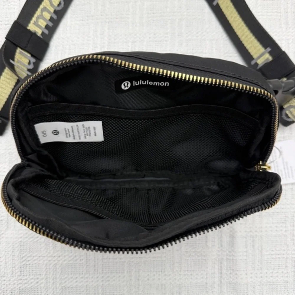 💼Lululemon Everywhere Crossbody Belt Bag Wordmark Black/Gold